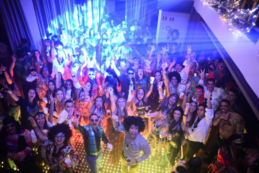 Pista de dança lotada em festa na Elettra, Vila Olímpia