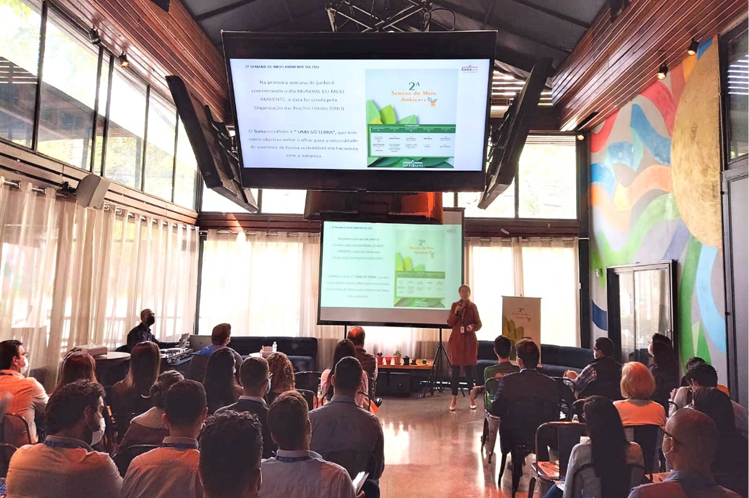 Espaço de Eventos Vila Olímpia Plenária com telões em evento corporativo no Elettra, Vila Olímpia