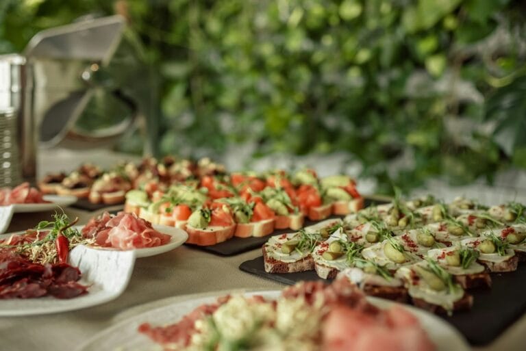 Buffet finger food da Chef Fabiana Cortellini para confraternização